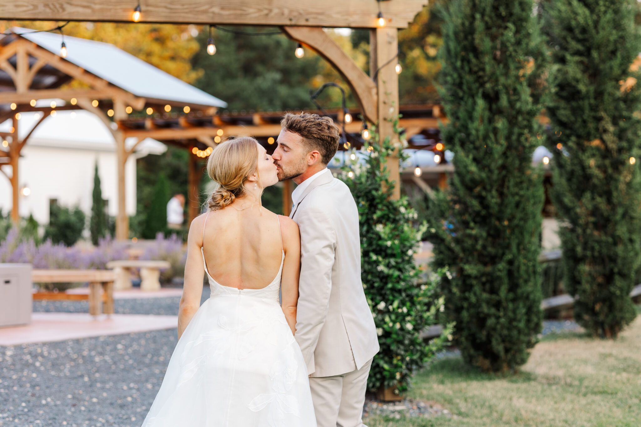 wedding ceremony kissing