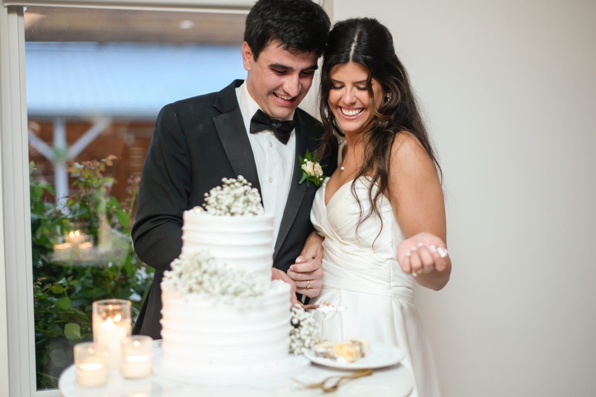 wedding cake cutting